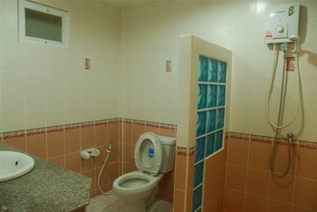 Baan Im Em Hotel Pattaya Bagian luar foto