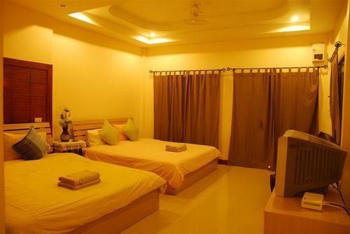 Baan Im Em Hotel Pattaya Bagian luar foto