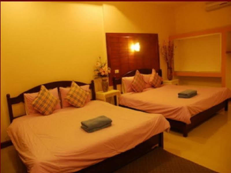 Baan Im Em Hotel Pattaya Bagian luar foto