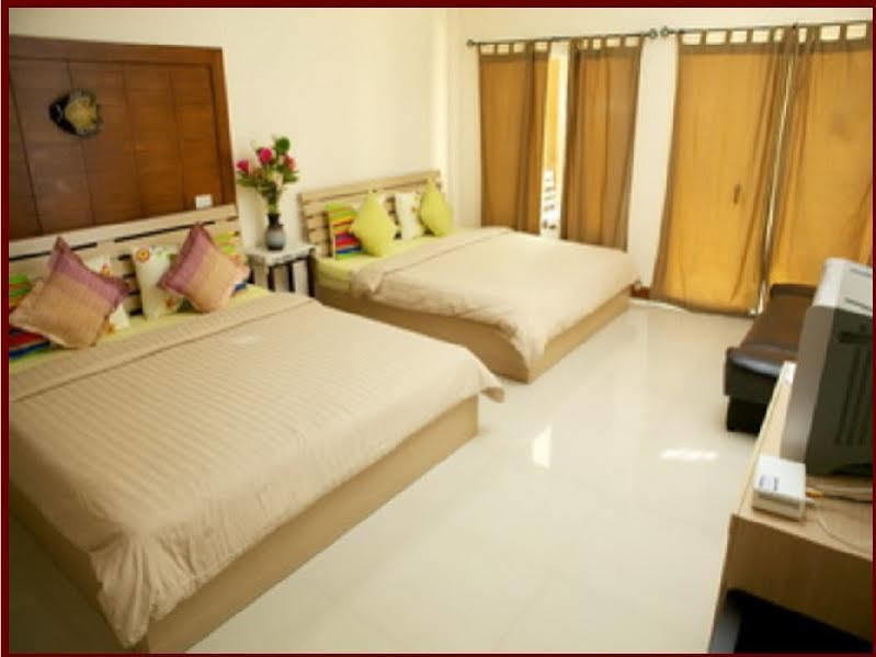 Baan Im Em Hotel Pattaya Bagian luar foto