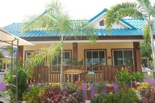 Baan Im Em Hotel Pattaya Bagian luar foto